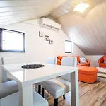 Apartman Adriana *