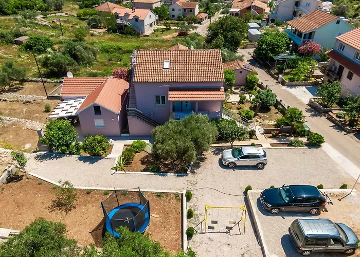 Adriana 尼亚卢卡